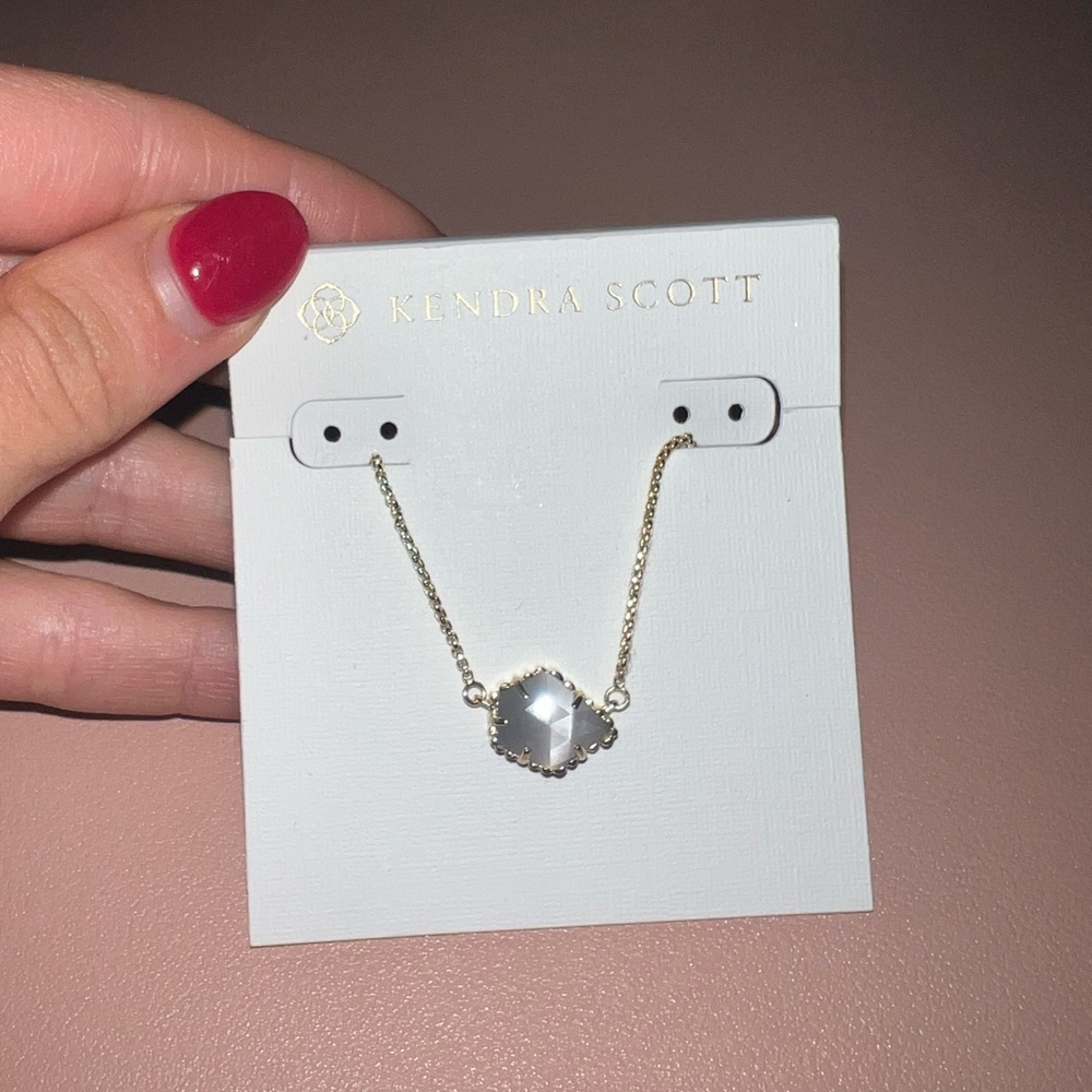 Kendra Scott necklace